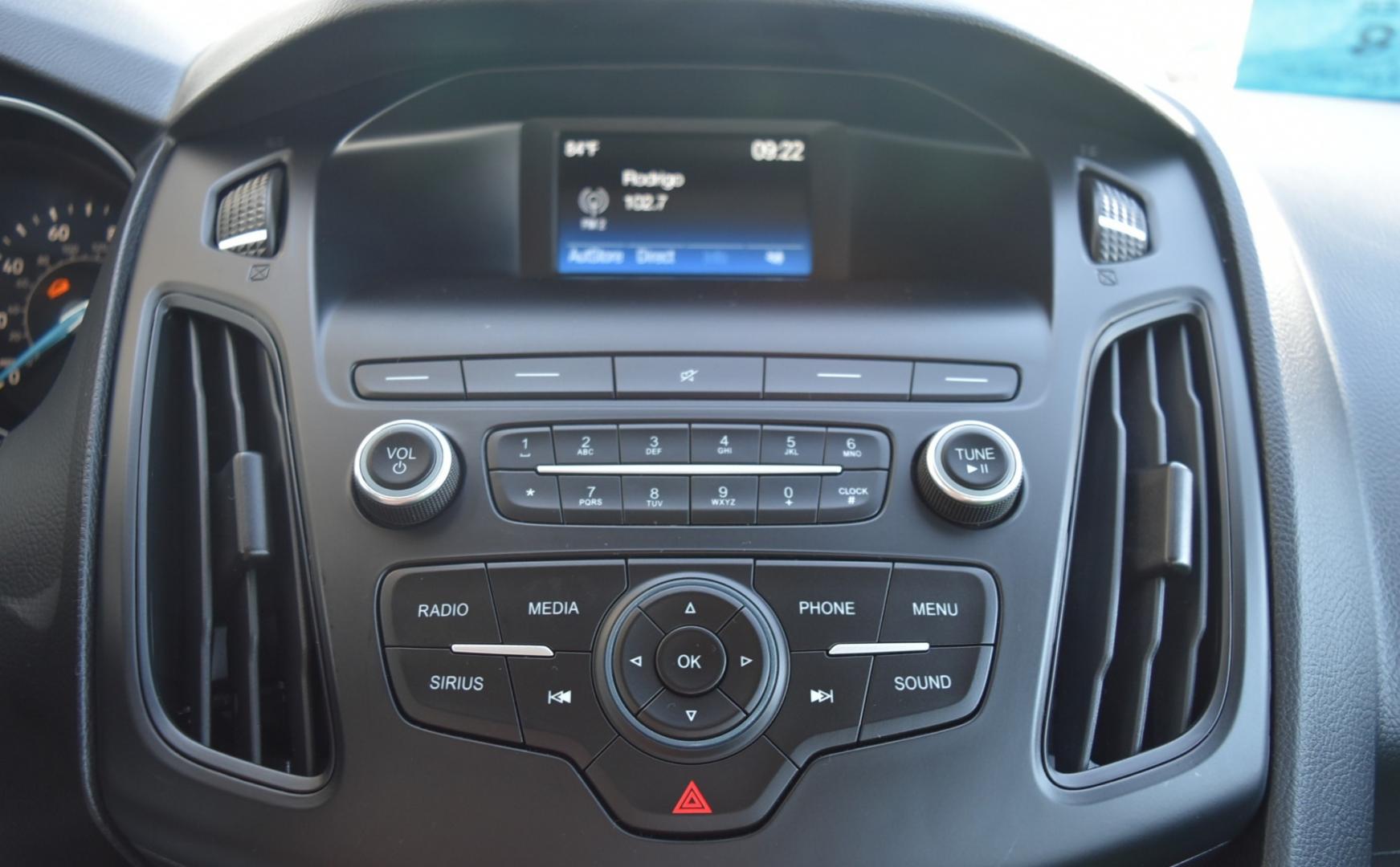 2018 White /Black Ford Focus SE (1FADP3F22JL) with an 2.0L I-4 GDI TI-VCT engine, 6-Speed Powershift Automatic transmission, located at 1600 E Hwy 44, Rapid City, SD, 57703, (605) 716-7878, 44.070232, -103.171410 - Photo#18